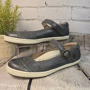 TAOS WOMENS FORWARD MARY JANE FLAT STEEL GRAY LEATHER SIZE 9.5 EUC